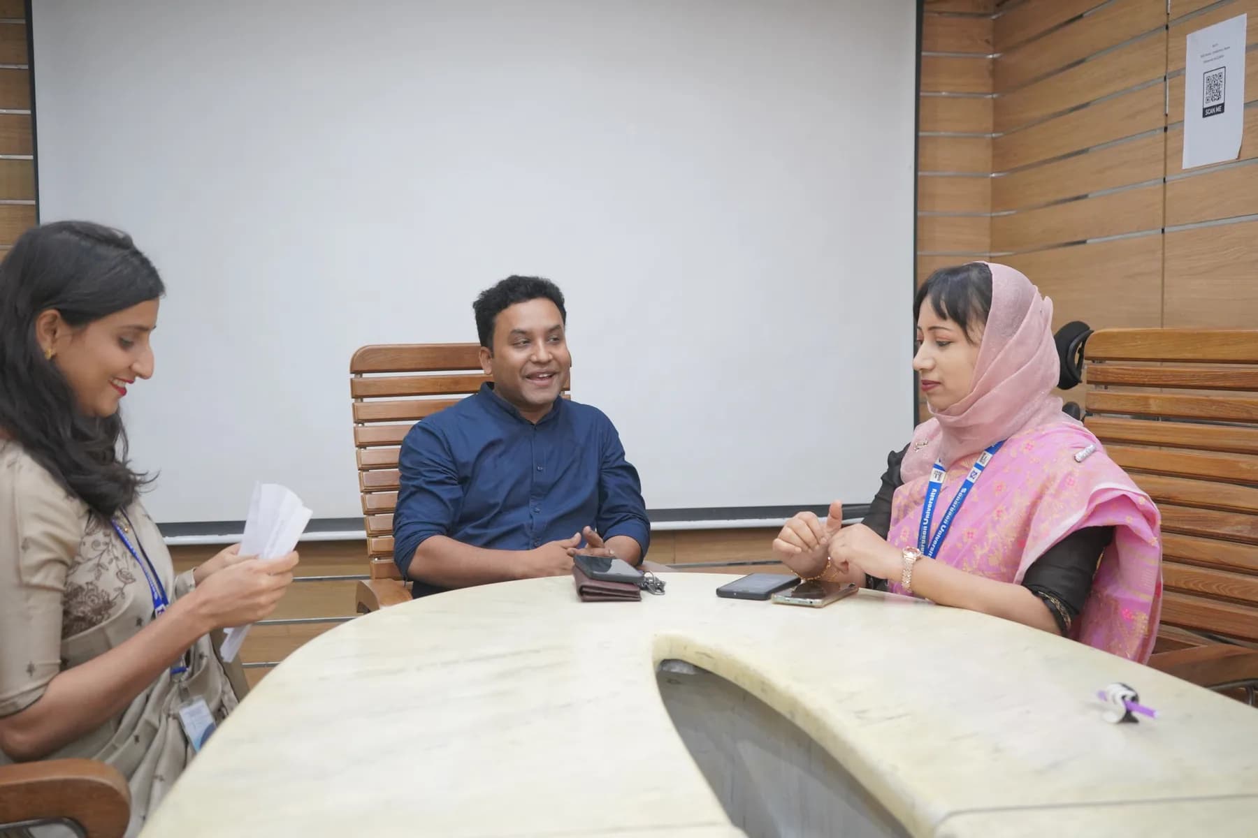 Roundtable session with faculty and students